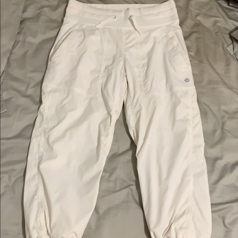 White Lululemon dance studio crop size: 2